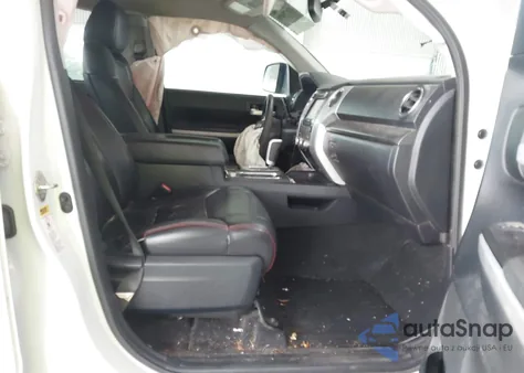 2017 Toyota Tundra Sr5 5.7L V8 из США, поврежденный, VIN 5TFDW5F10HX616006